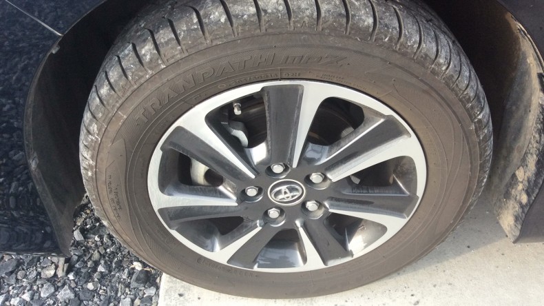 タイヤホイール前