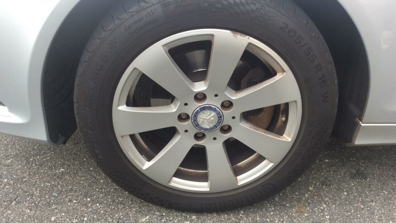 タイヤホイール前