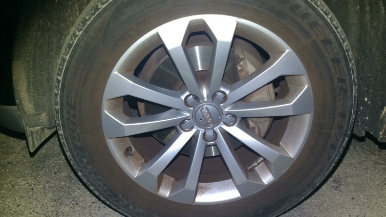 タイヤホイール前