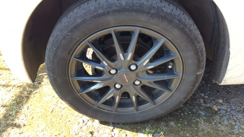 タイヤホイール前