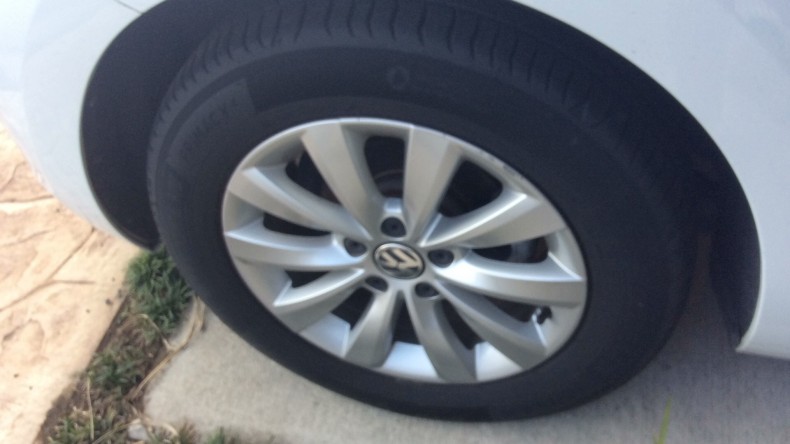 タイヤホイール前