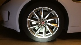 タイヤホイール前