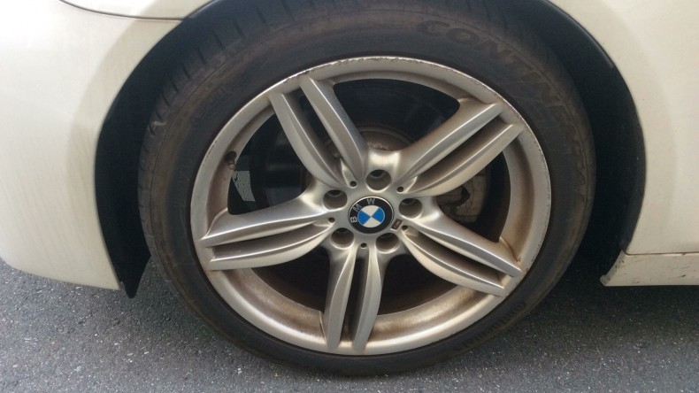 タイヤホイール前