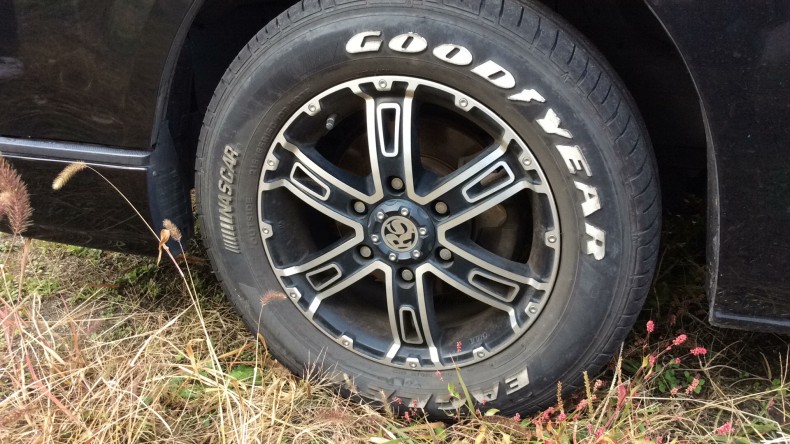 タイヤホイール前