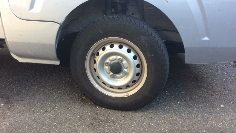 タイヤホイール前