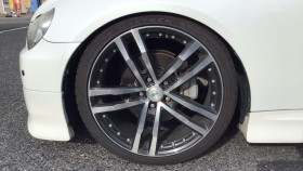 タイヤホイール前