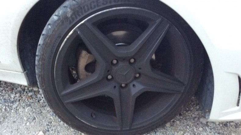 タイヤホイール前