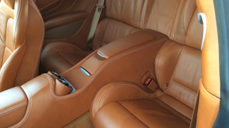 内装後方シート