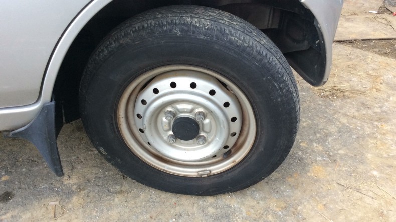 タイヤホイール前