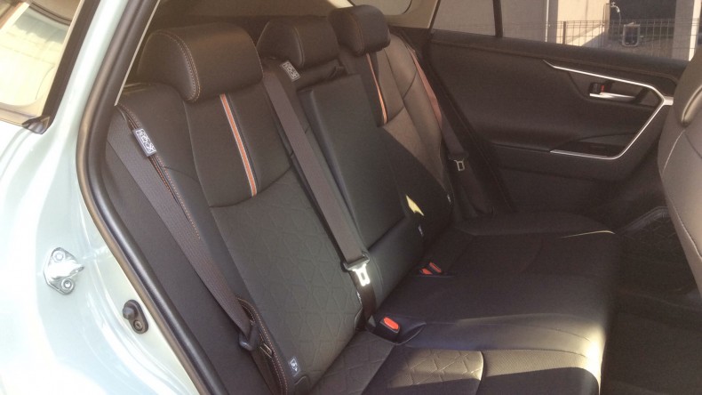 内装後方シート