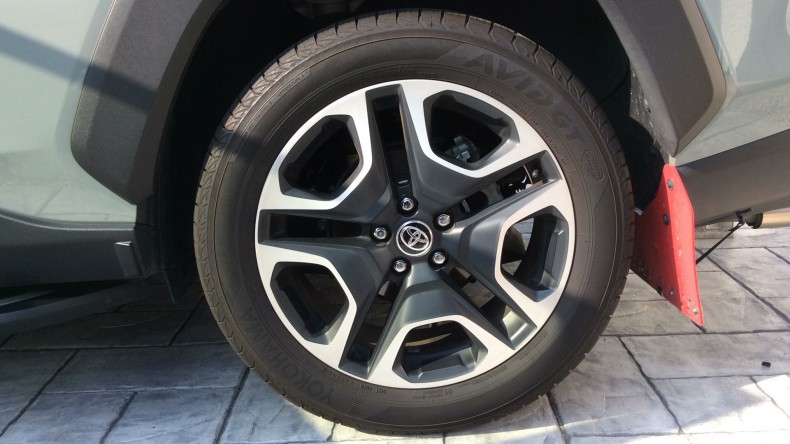 タイヤホイール前