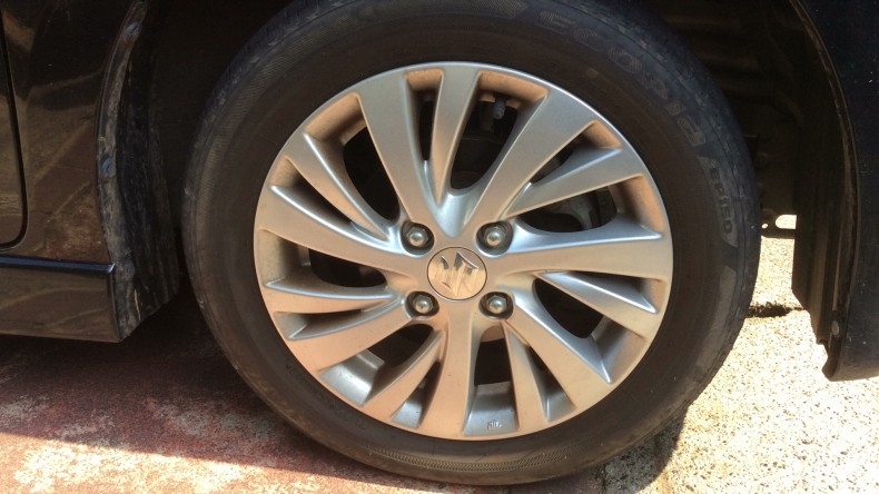 タイヤホイール前