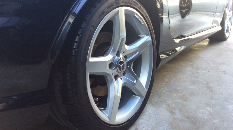 タイヤホイール前