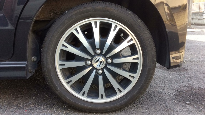 タイヤホイール前