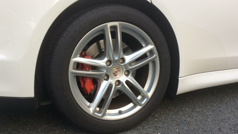 タイヤホイール前