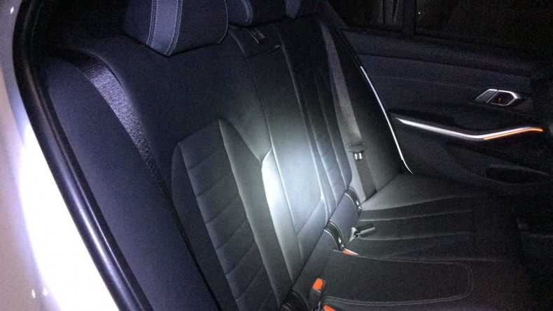 内装後方シート