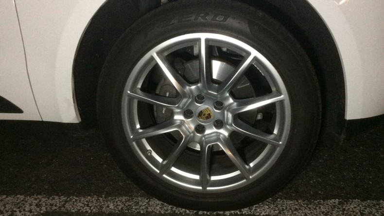 タイヤホイール前