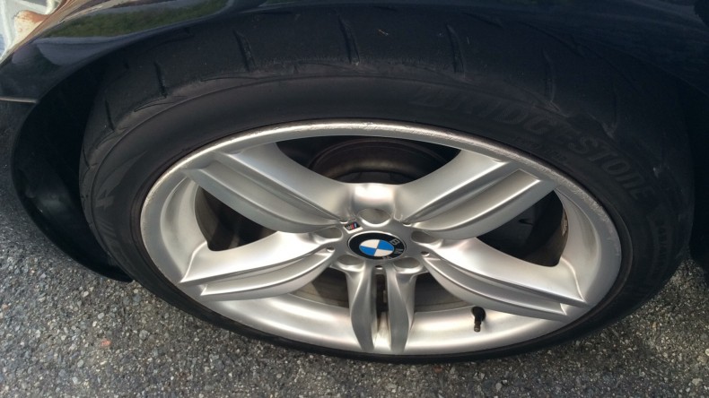 タイヤホイール前