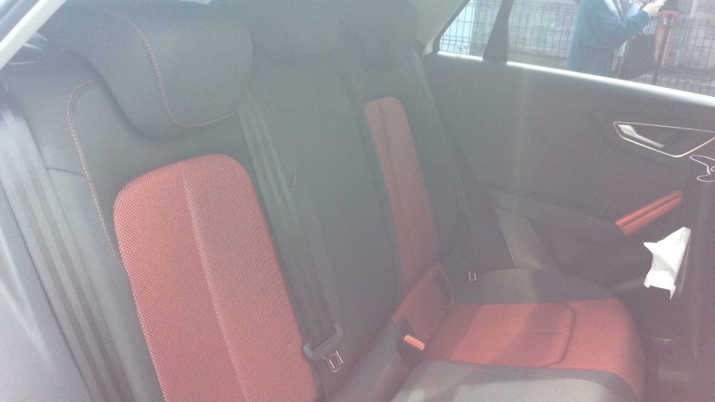 内装後方シート