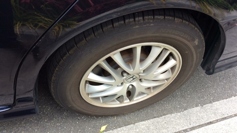 タイヤホイール前