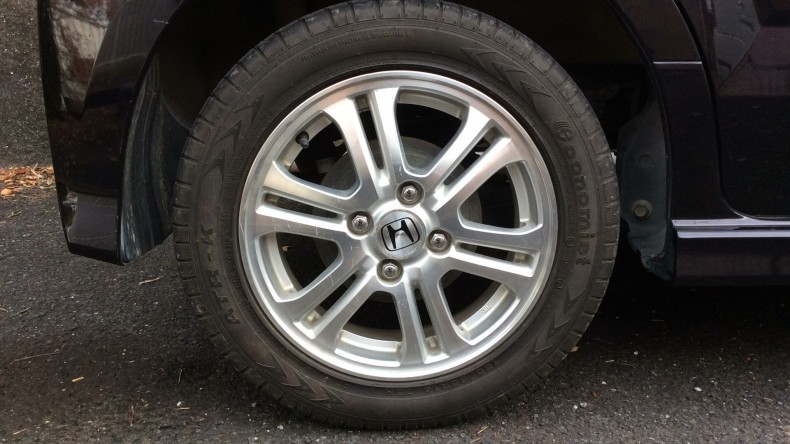 タイヤホイール前