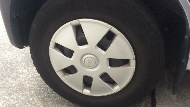 タイヤホイール前