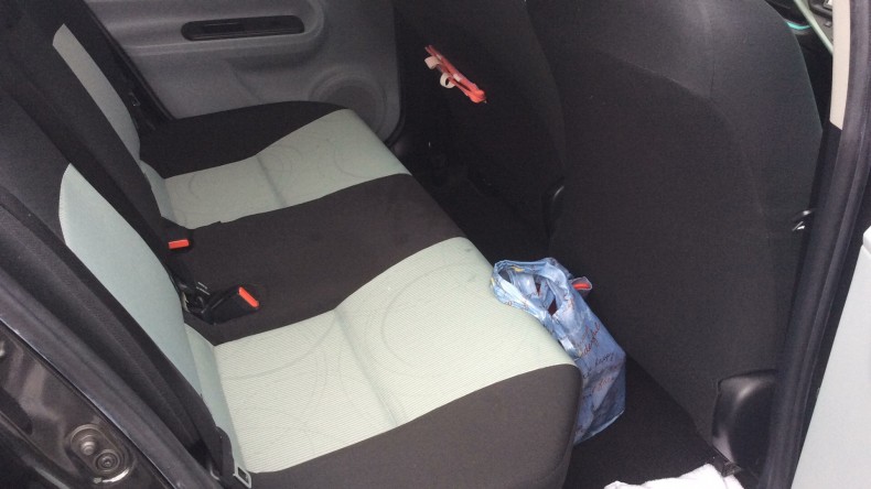 内装後方シート