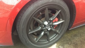 タイヤホイール前