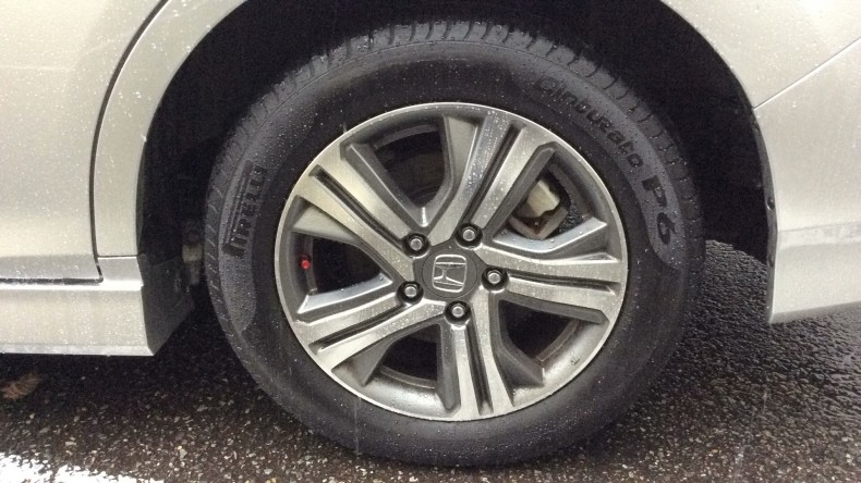 タイヤホイール前