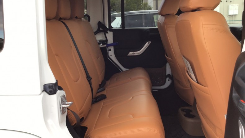 内装後方シート