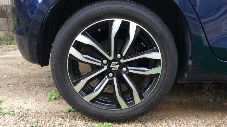 タイヤホイール前