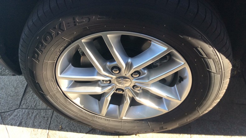 タイヤホイール前