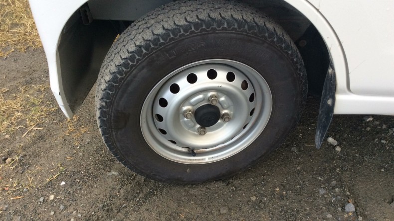 タイヤホイール前