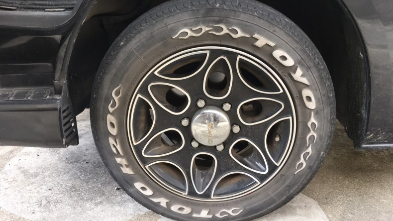 タイヤホイール前