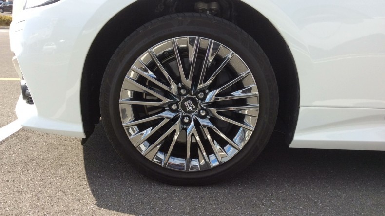 タイヤホイール前