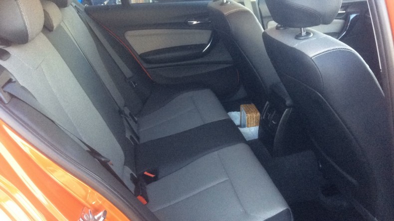 内装後方シート