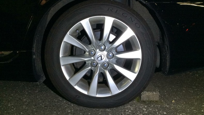 タイヤホイール前