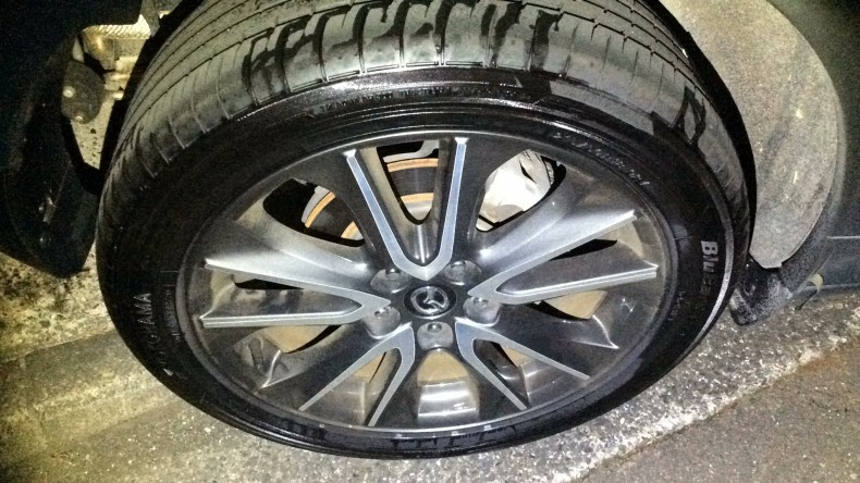 タイヤホイール前