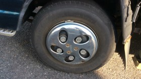 タイヤホイール前