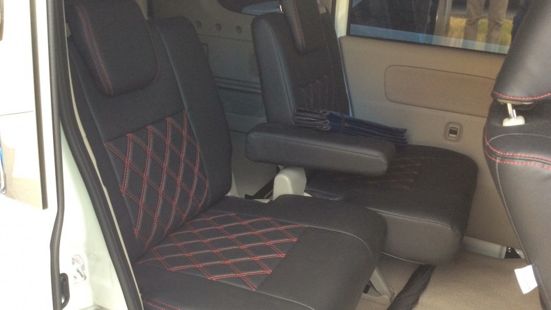 内装後方シート