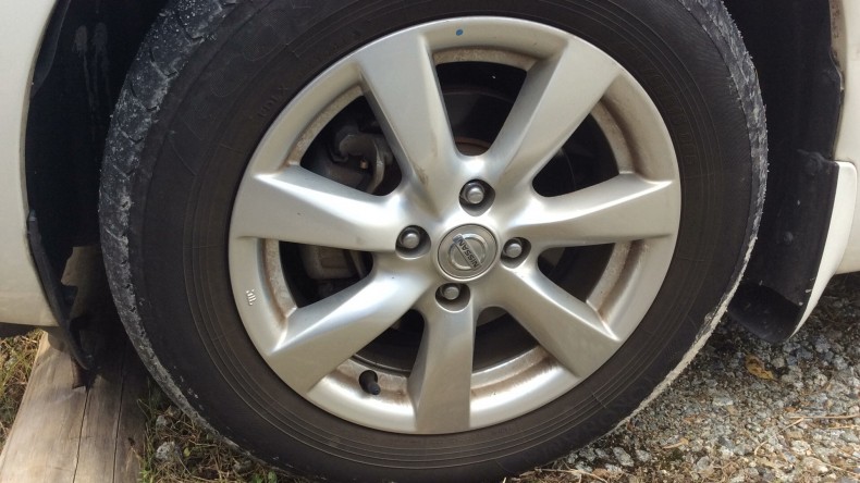 タイヤホイール前