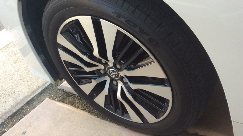 タイヤホイール前