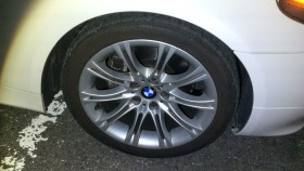 タイヤホイール前