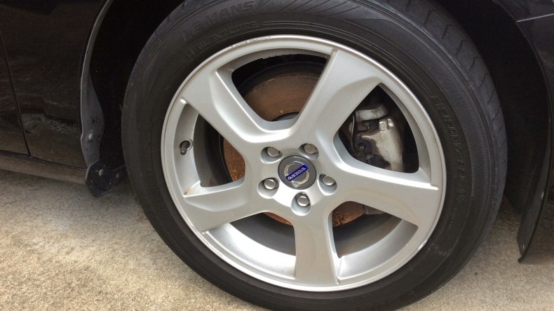 タイヤホイール前