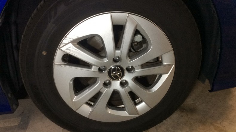 タイヤホイール前