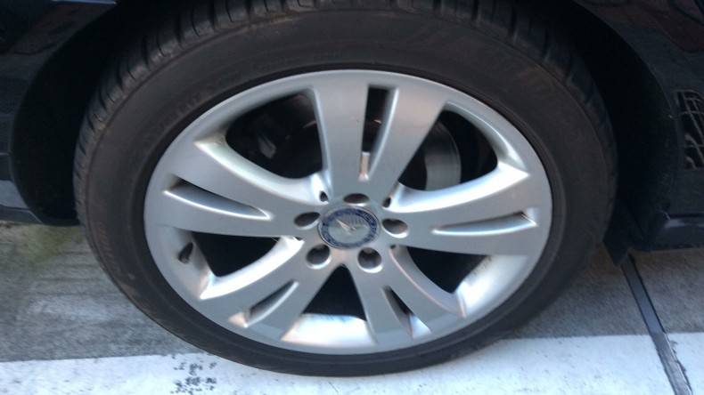 タイヤホイール前