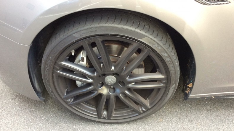 タイヤホイール前