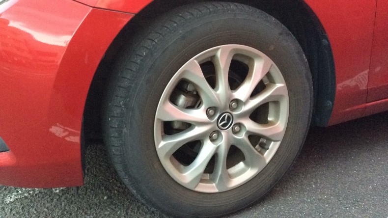 タイヤホイール前