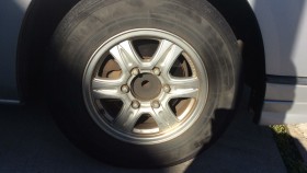 タイヤホイール前