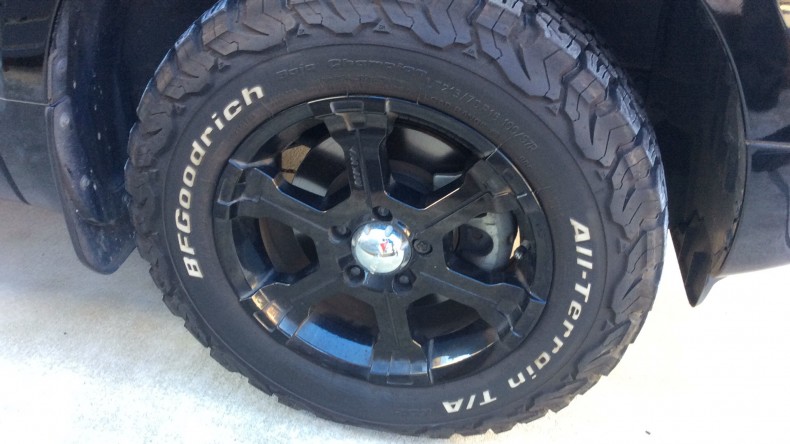 タイヤホイール前